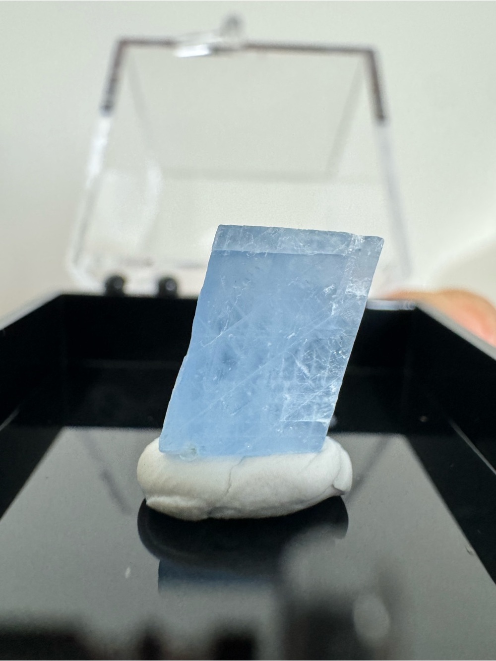 Blue calcite